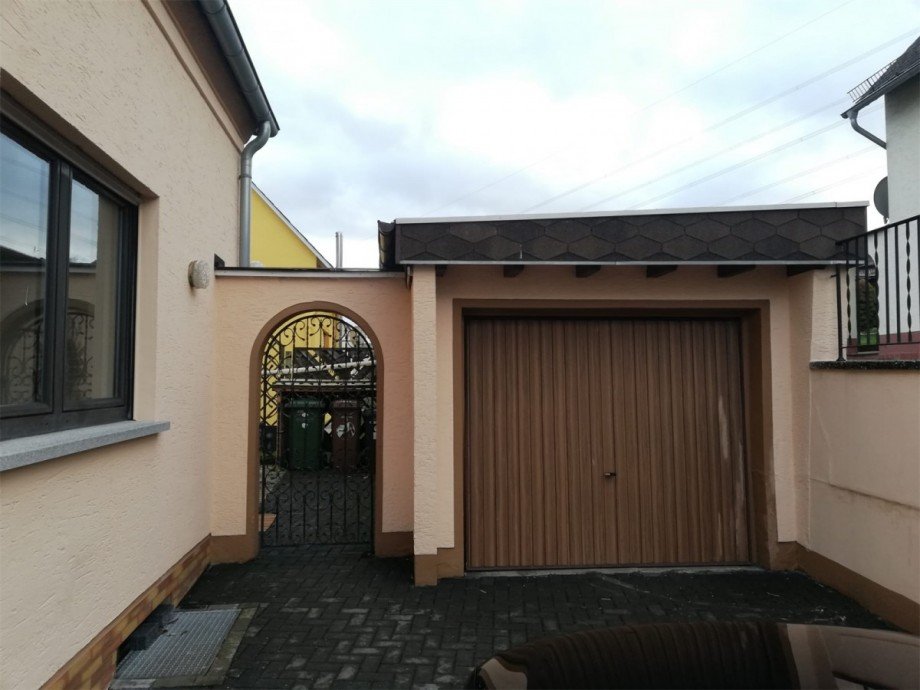 Einfahrt und Garage Einfamilienhaus Eitelborn