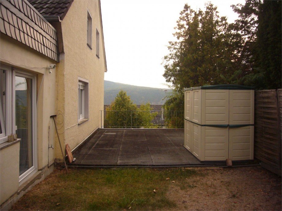 022 Seitenansicht mit Terrasse Einfamilienhaus Lahnstein