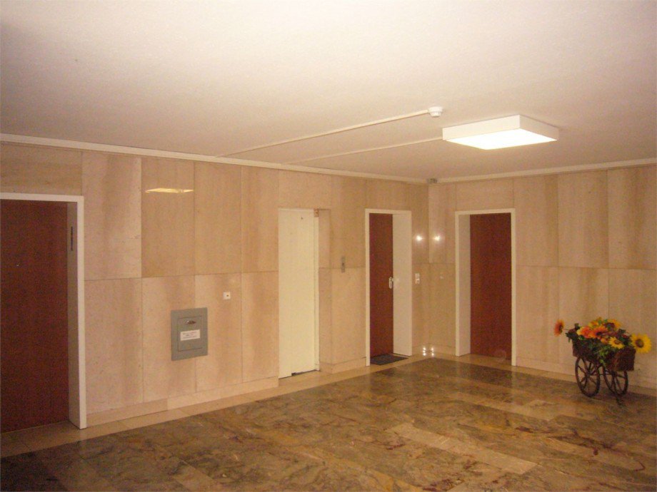 008 Hauseingangsbereich Etagenwohnung Koblenz