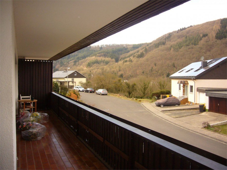 071 �berdachter Balkon1 Umgebu Zweifamilienhaus Nievern
