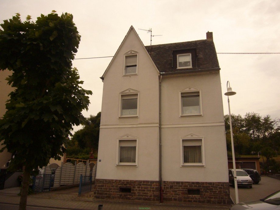 050 Stra�enansicht Mehrfamilienhaus Rhens