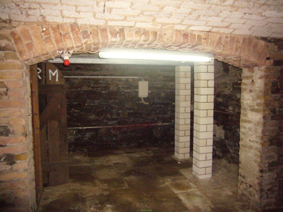 P1230997 Gew�lbekeller Wohn- / Gesch�ftshaus Koblenz