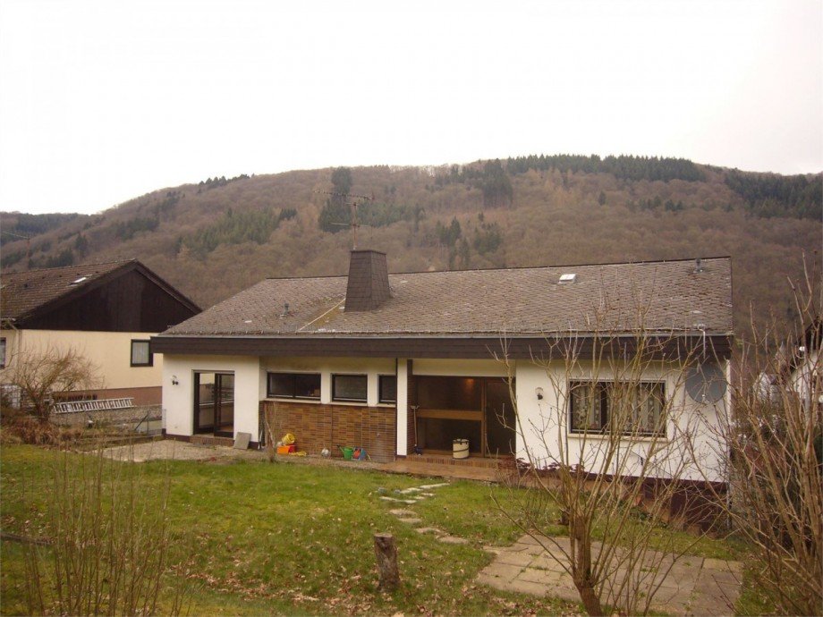 093 R�ckseite mit Eingangsbere Zweifamilienhaus Nievern