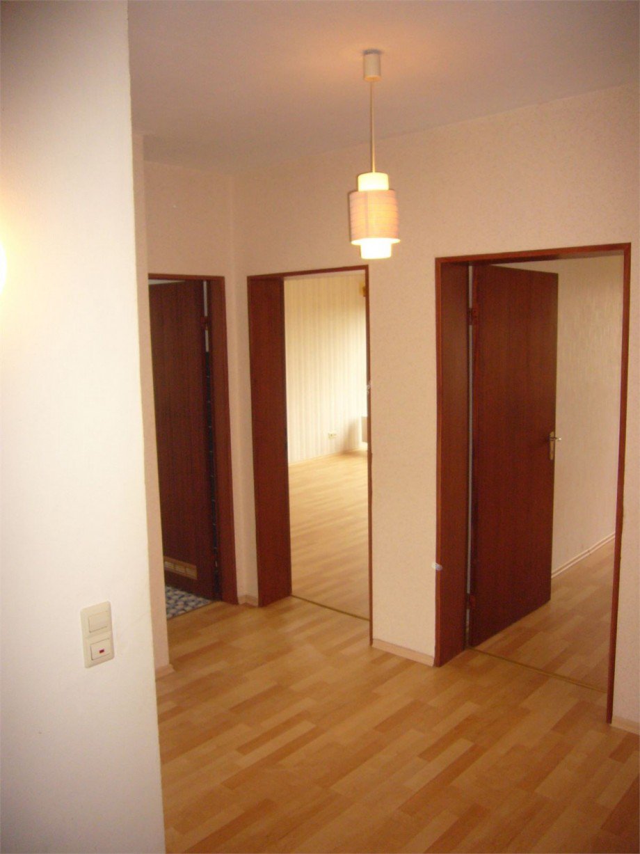 037 Flur 1. OG Einfamilienhaus Koblenz