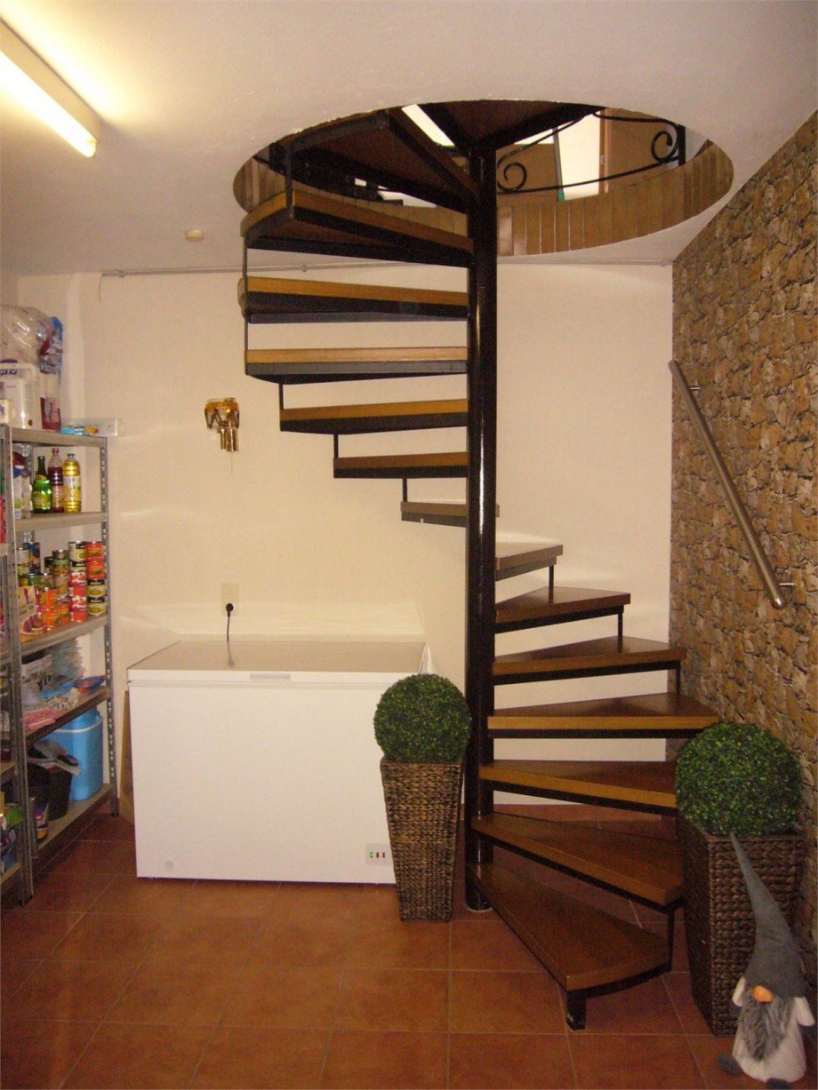 057 Wendeltreppe ins EG Zweifamilienhaus Nievern