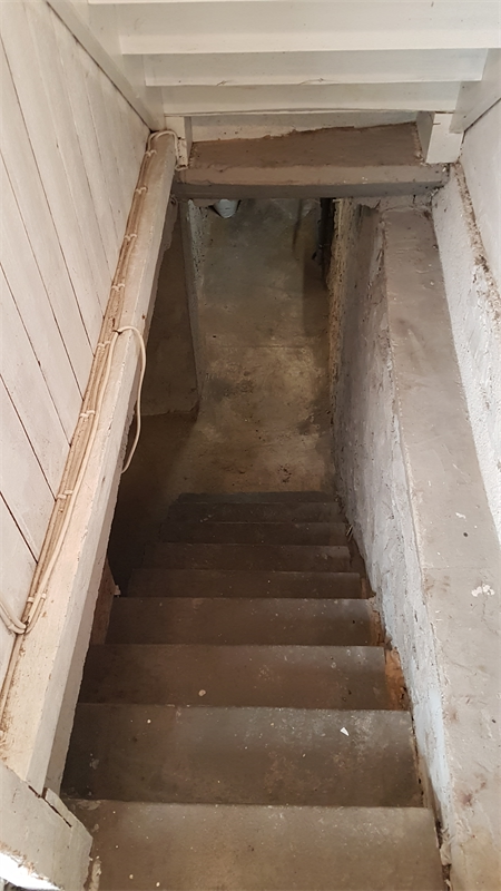 Kellertreppe Reihenmittelhaus Rhens