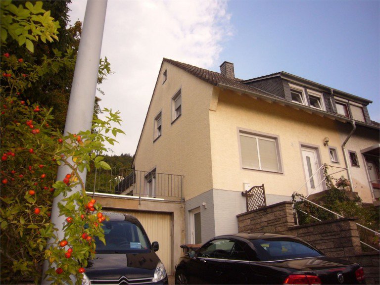 007 Stra�enansicht mit Garage Lahnstein - Niederlahnstein Einfamilienhaus Einfamilien-Doppelhaush�lfte in Lahnstein