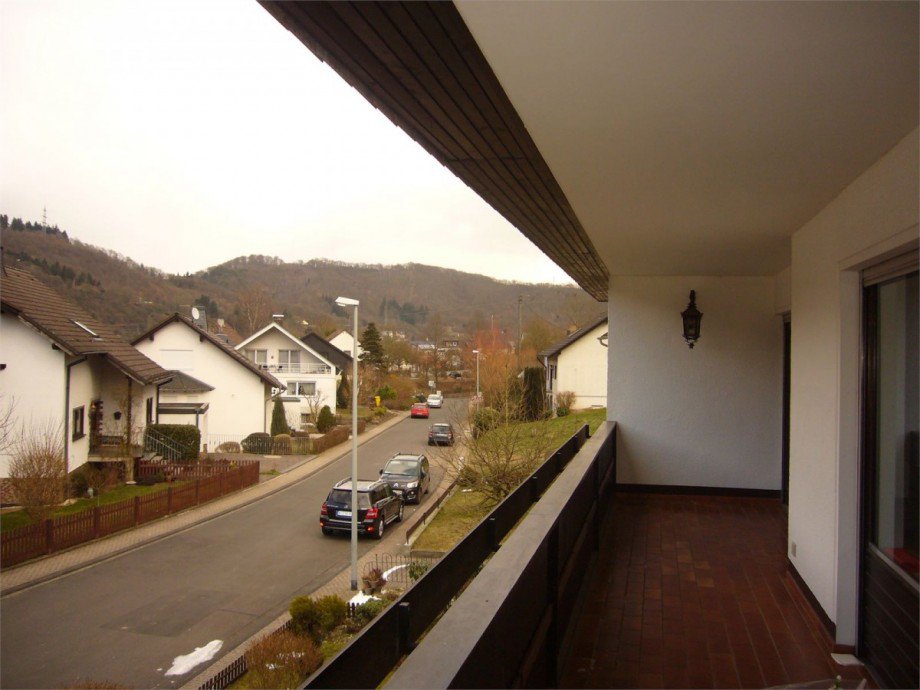 073 �berdachter Balkon2 Umgebu Zweifamilienhaus Nievern