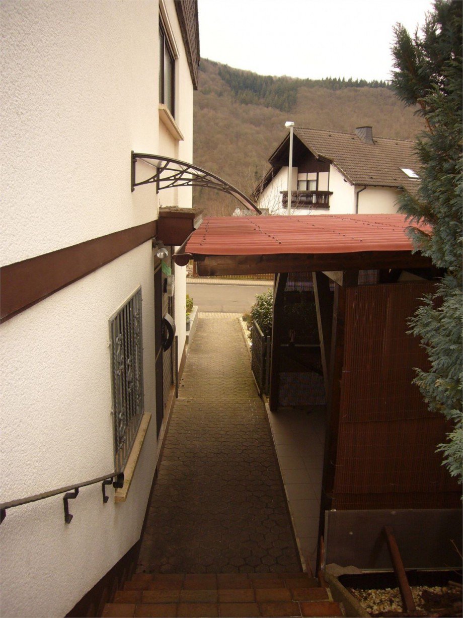 094 Eingangsbereich UG au�en Zweifamilienhaus Nievern