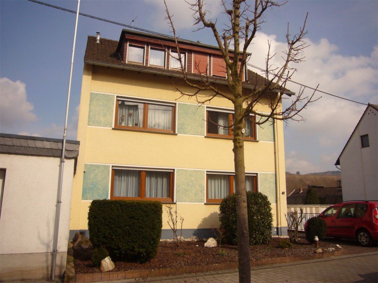 P1240862 Stra�enansicht Rhens - Rhens Mehrfamilienhaus Anlageobjekt - Freistehendes Mehrfamilienhaus in Rhens