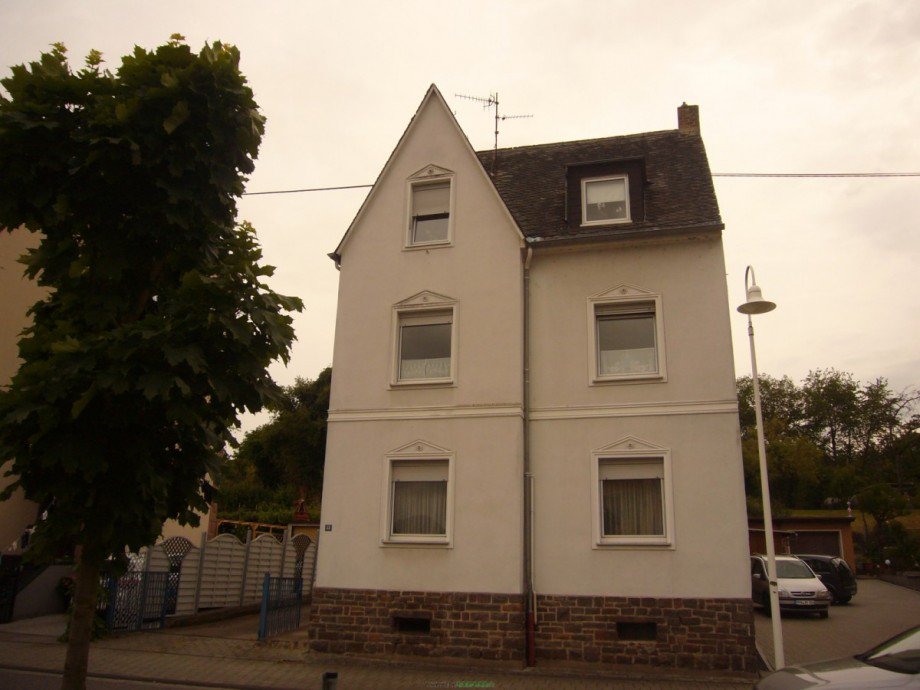 050 Stra�enansicht Mehrfamilienhaus Rhens