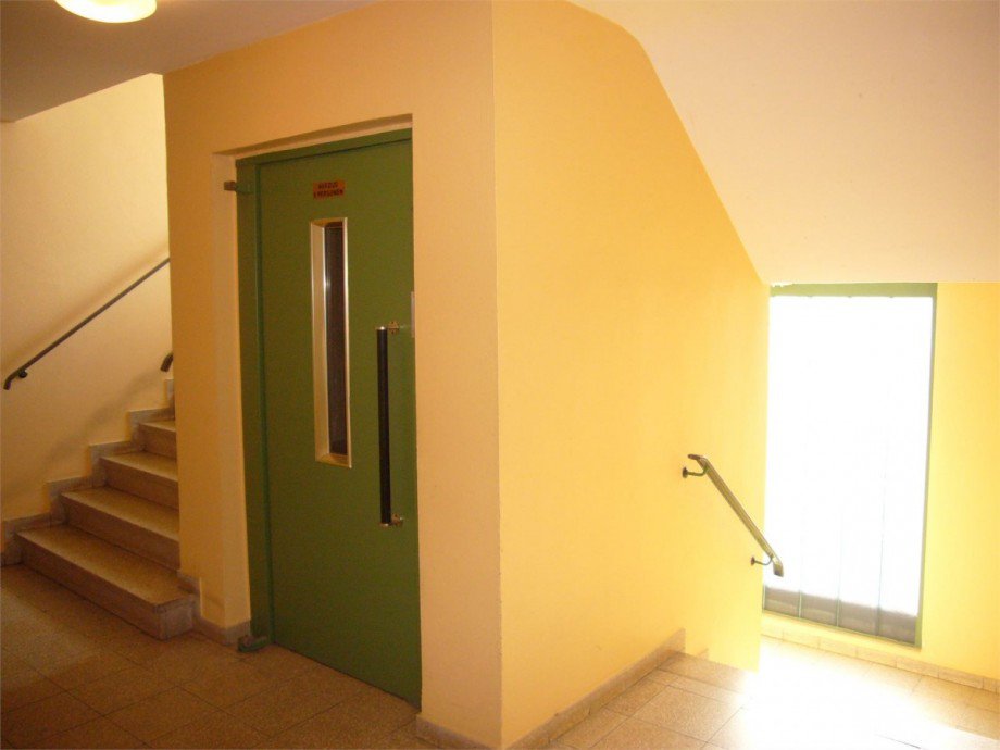 TreppenhausAufzug Etagenwohnung Andernach