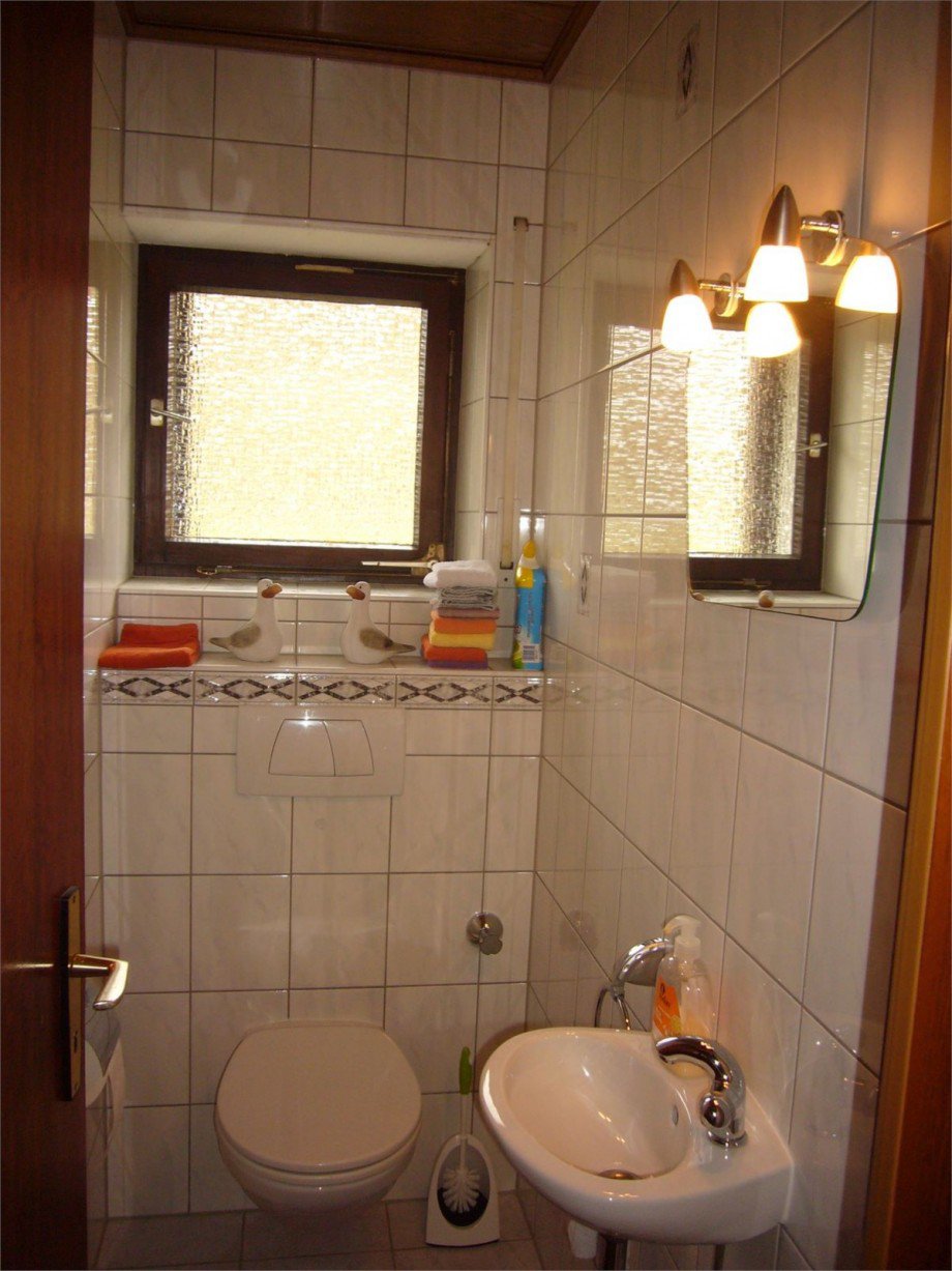 083 G�ste-WC Zweifamilienhaus Nievern