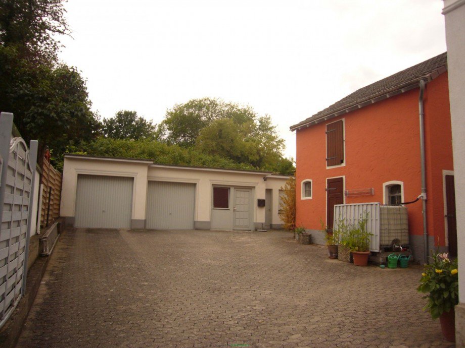 053 Hof + Garagen Mehrfamilienhaus Rhens