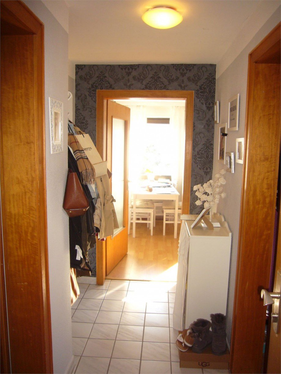 050 Flur2 - Wohnung DG rechts Mehrfamilienhaus Waldesch