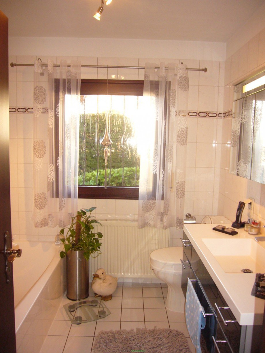 P1240060 Bad Einfamilienhaus Bassenheim