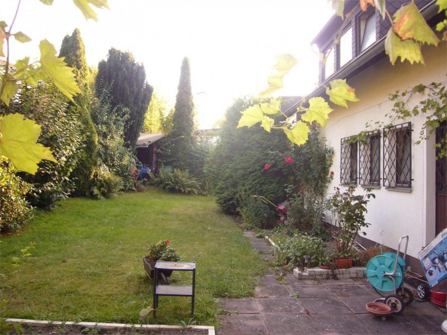 079 Garten2 Mehrfamilienhaus Waldesch