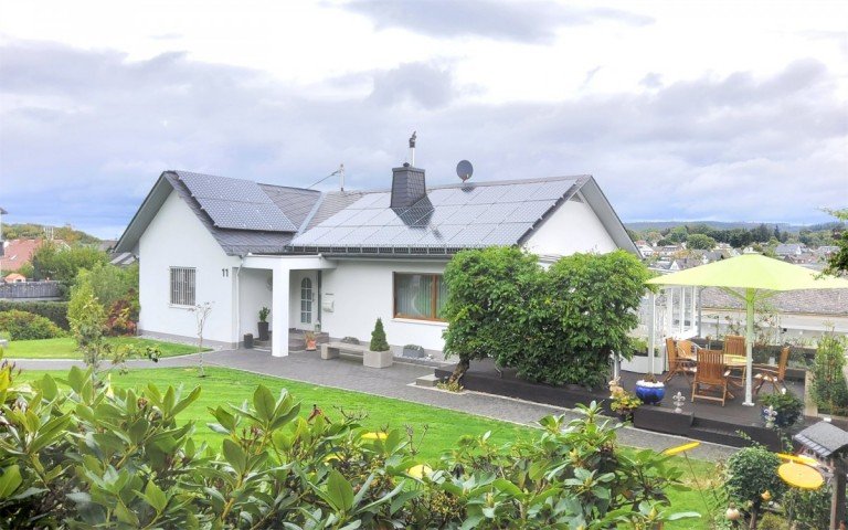 01 Neuh�usel - Neuh�usel Einfamilienhaus Modernisiertes und gepflegtes Einfamilienhaus in Neuh�usel