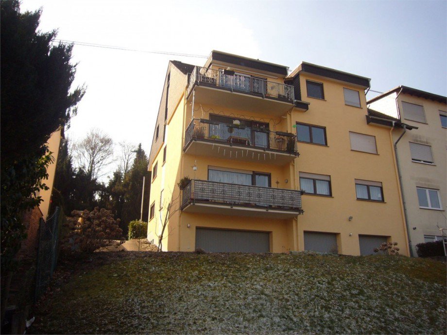 012 R�ckansicht Etagenwohnung Rhens