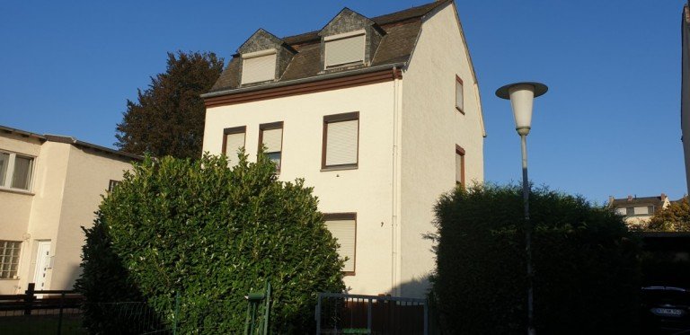 4 Vorderansicht Koblenz - Horchheim Wohn- / Gesch�ftshaus Mehrfamilienhaus in Koblenz-Horchheim mit gro�em Grundst�ck