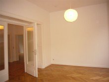 Wohnzimmer Sanierte Altbauwohnung 3-4 ZKB s�dl. Vorstadt mit Balkon