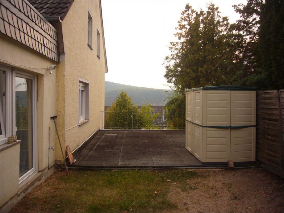 022 Seitenansicht mit Terrasse Einfamilienhaus Lahnstein