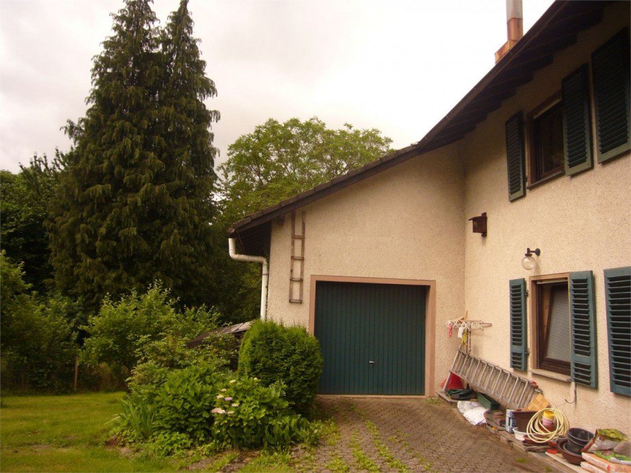 Blick Garage Einfamilienhaus Hillscheid