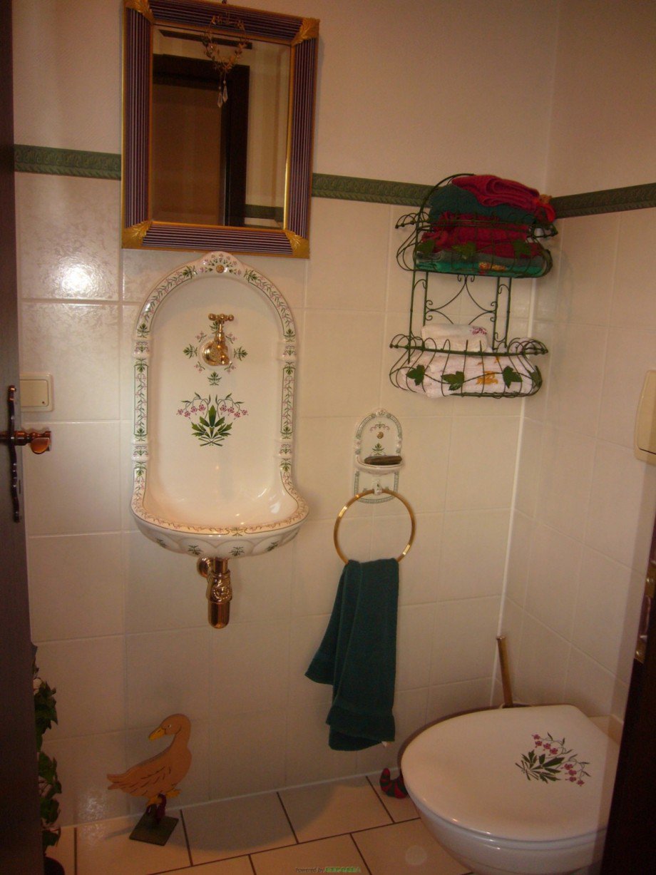 P1240050 G�ste-WC Erdgeschoss Einfamilienhaus Bassenheim