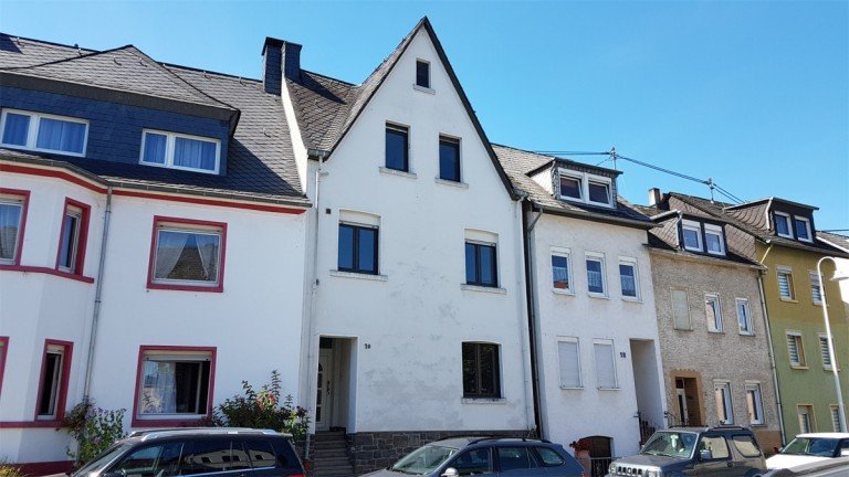 Stra�enansicht Rhens - Rhens Reihenmittelhaus Einfamilien-Reihenhaus in Rhens