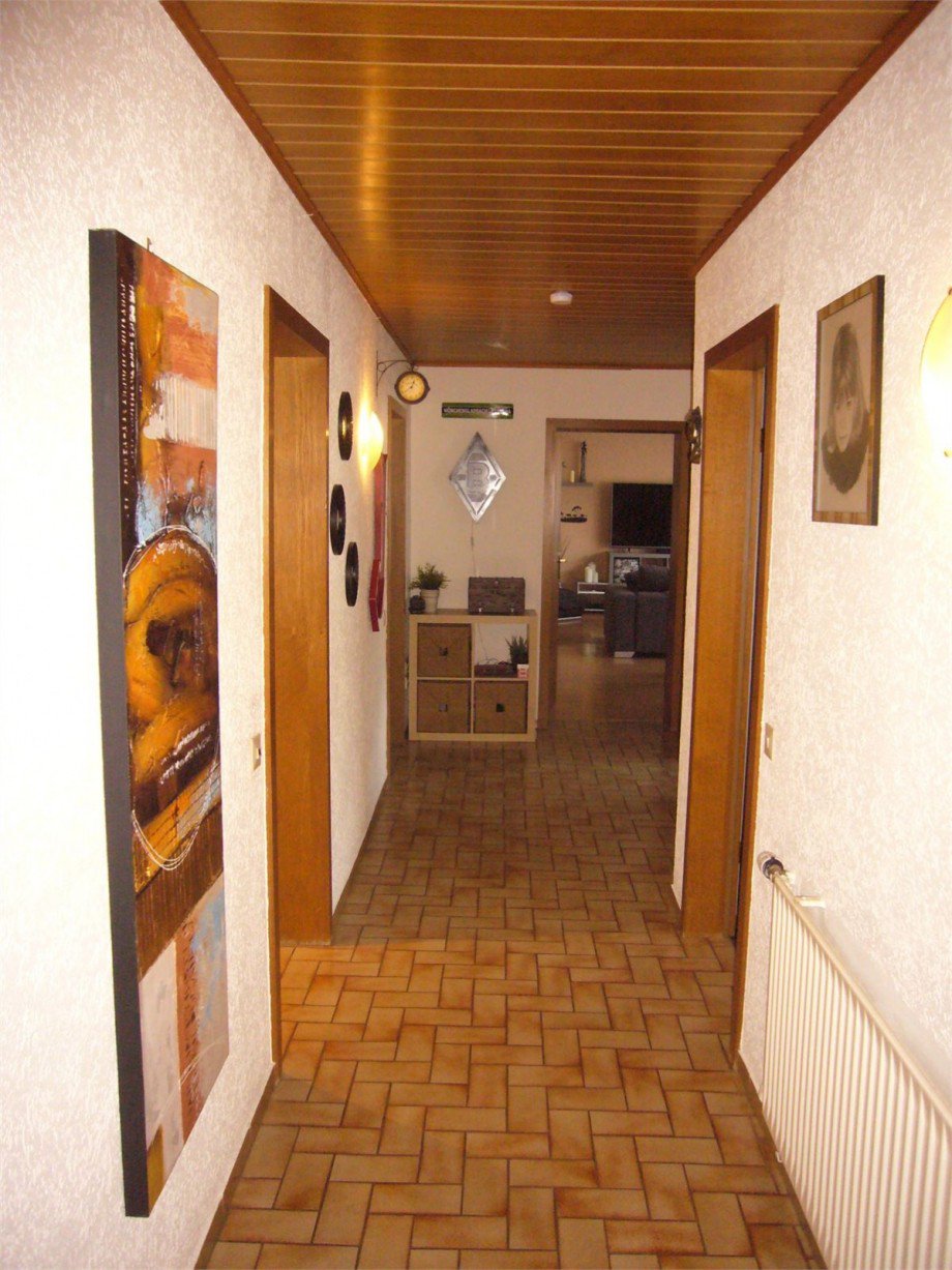 040 Flur UG Zweifamilienhaus Nievern