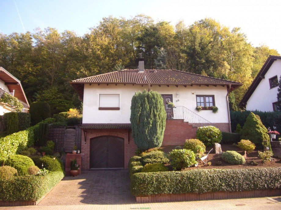 P1240081 Stra�enansicht2 Einfamilienhaus Bassenheim