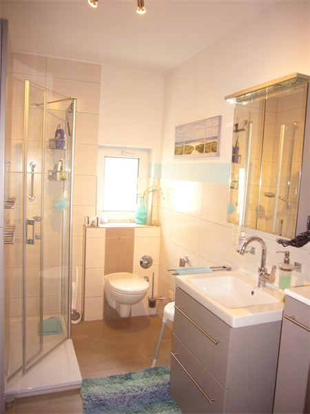 P1240845 Bad OG Mehrfamilienhaus Rhens