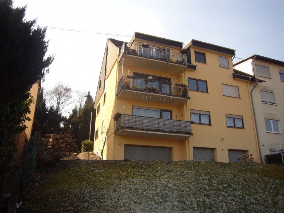 012 R�ckansicht Etagenwohnung Rhens