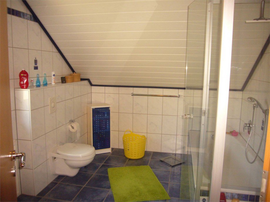 035 Badezimmer oben Einfamilienhaus Rhens