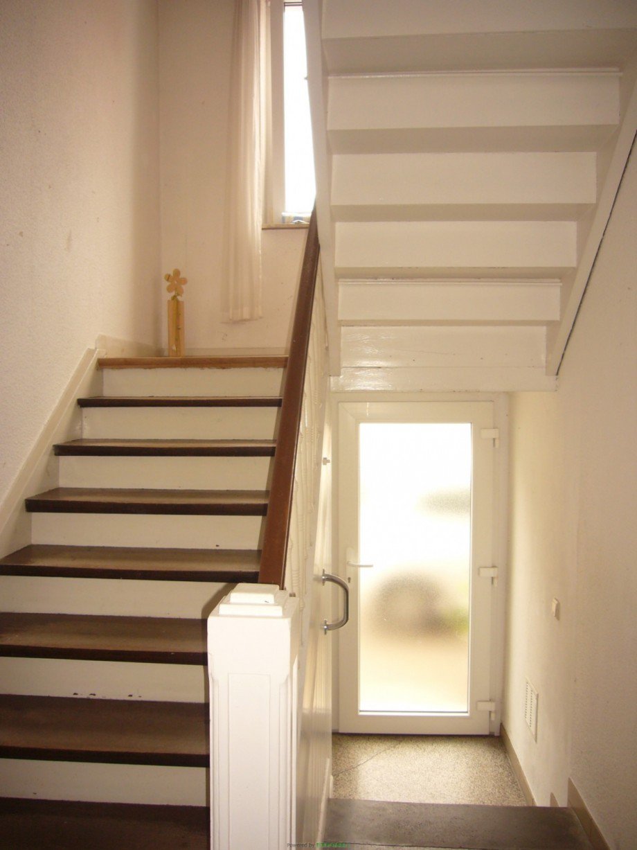 024 Eingangsbereich Mehrfamilienhaus Rhens