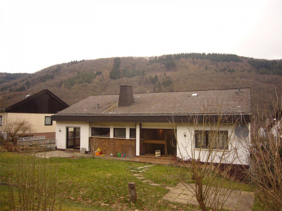 093 R�ckseite mit Eingangsbere Zweifamilienhaus Nievern